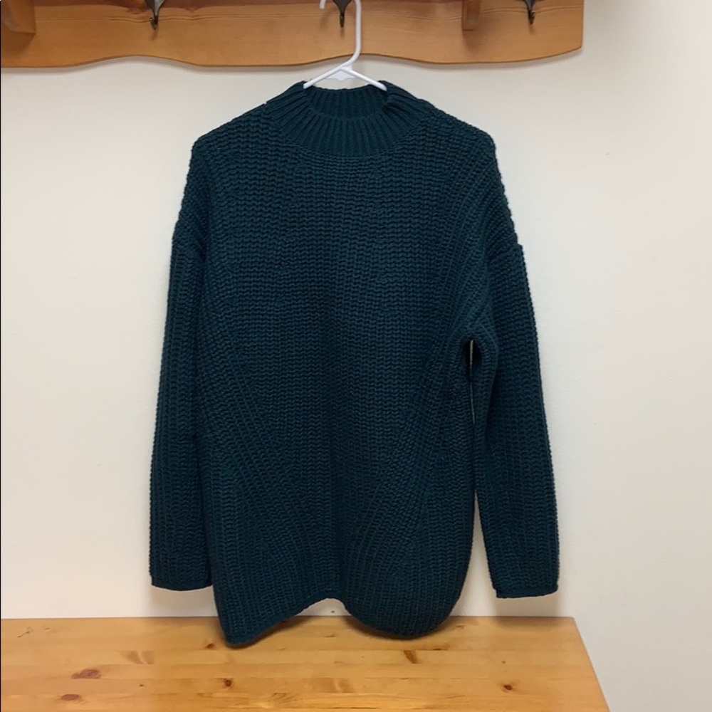WOMANS SWEATER